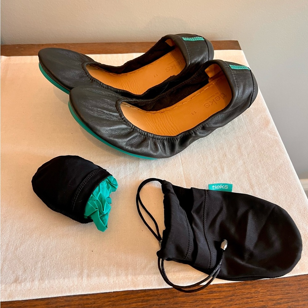 Tieks Black Leather Flats with Teal Accents size 11